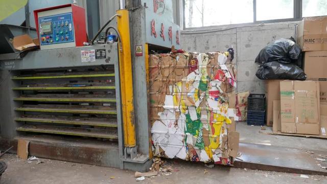 泡沫、紙板變“冰磚”,來看生活物資包裝箱如何“消化”